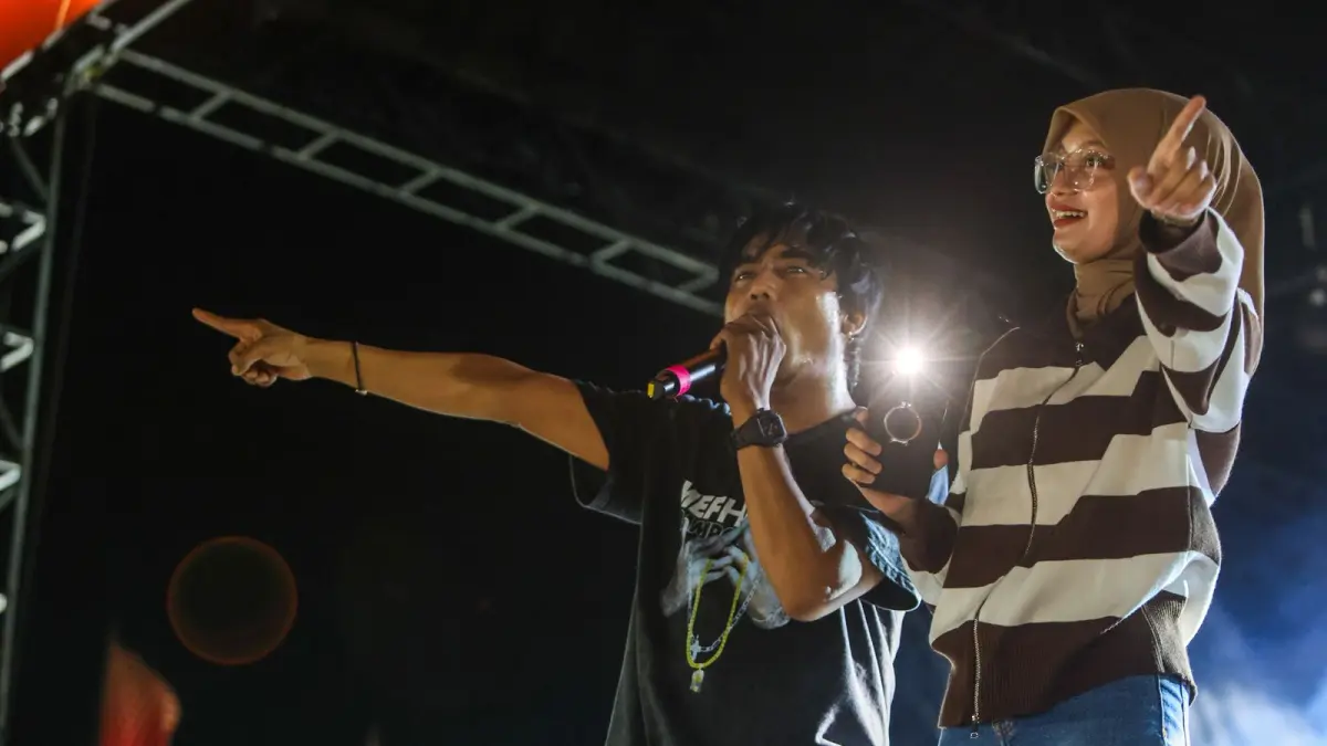 Charly Setia Band Duet Bareng Wali Kota Vinanda di Omah Sawah. (WAHYU ADJI F/JPRK)