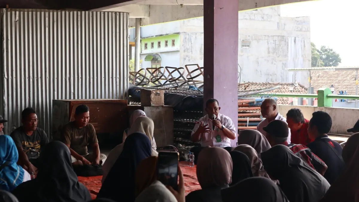Pedagang Pasar Bandar Kediri Keluhkan Biaya Retribusi dan Layanan. (AYU ISMA)