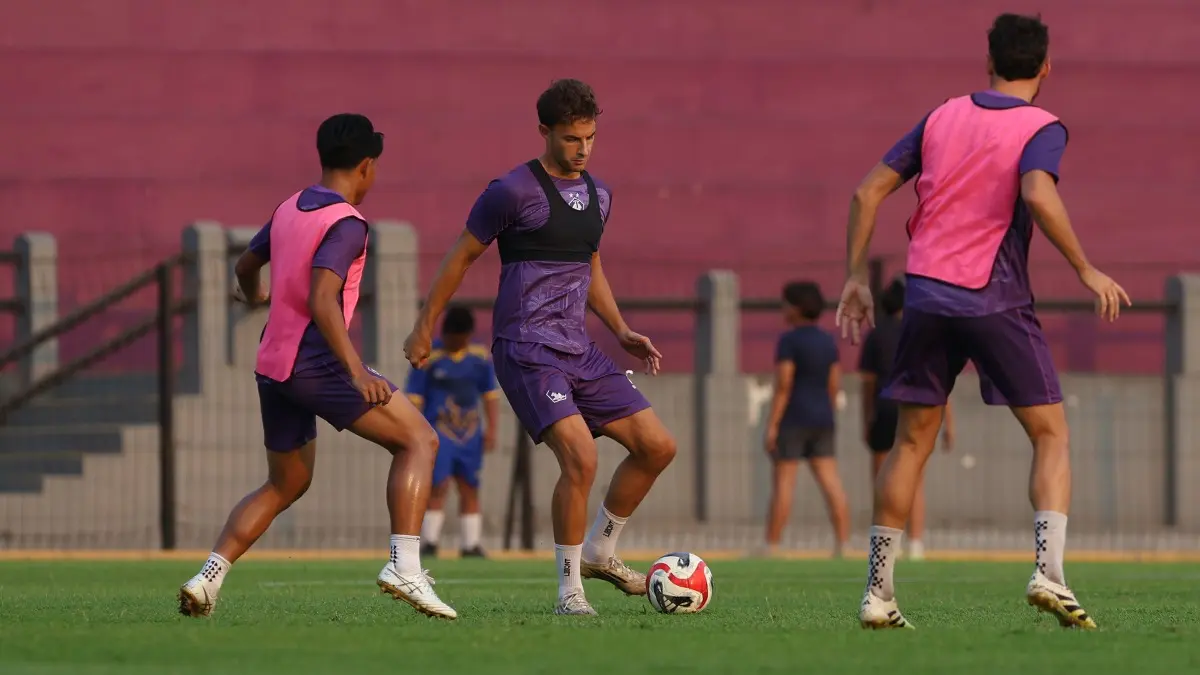 Jose Enrique saat menjalani sesi latihan di Stadion Brawijaya, Kota Kediri. (FOTO: Wahyu Adji/JPRK)