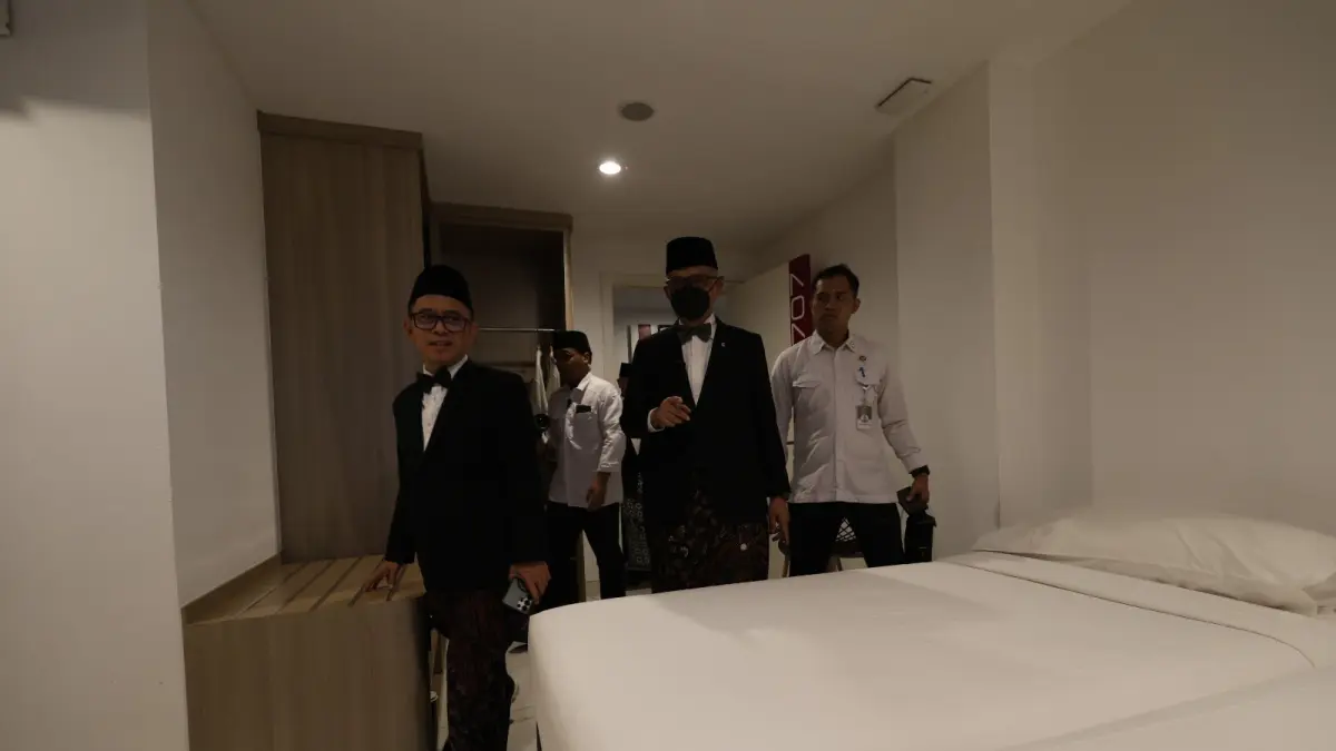 Menteri haji saal lakukan pengecekan bakal calon hotel yang digunakan untuk menampung jemaah di Embarkasi Dhoho. (Foto Wahyu Adji)