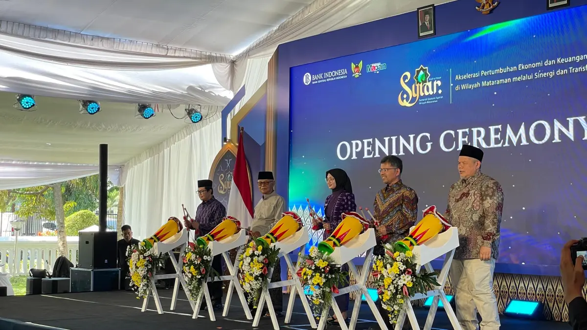 Acara FESyar resmi di buka dengan penabuhan gendang Bentuk sinergitas dan kolaborasi antara Bank Indonesia dengan Pemerintah Kota Kediri