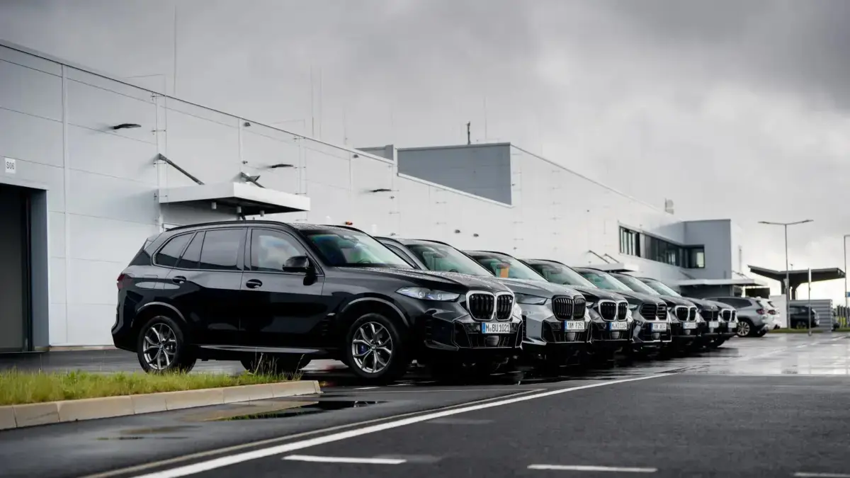 Iluistrasi deretan mobil BMW. (Carscoops)