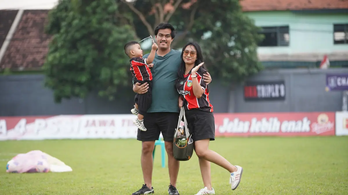 Presiden Triple’s FC Ansen Niekhalies S bersama istri dan putra tercintanya.