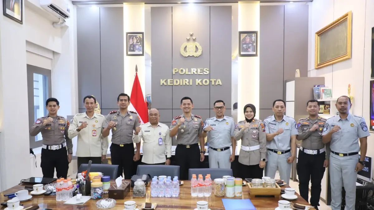 Kapolres Kediri Kota menerima kunjungan Bapenda dan Jasa Raharja Kediri.