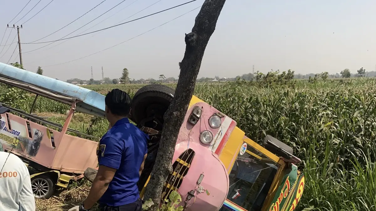 Roda Lepas dari As, Kereta Kelinci Bawa 54 Orang Kecelakaan di Tegowangi