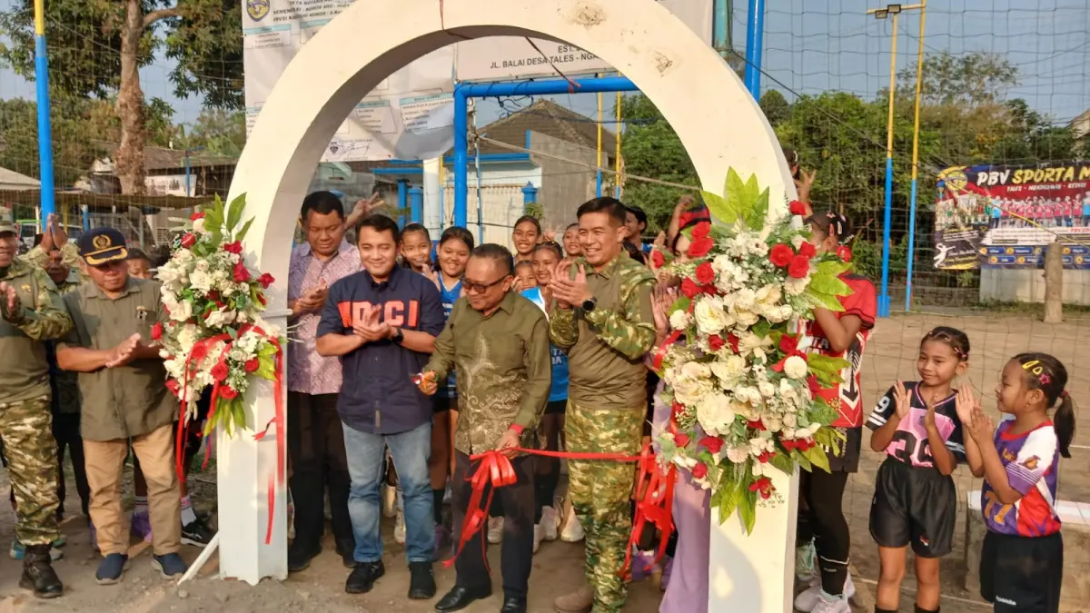 Kapolres saat dampingi lakukan peresmian