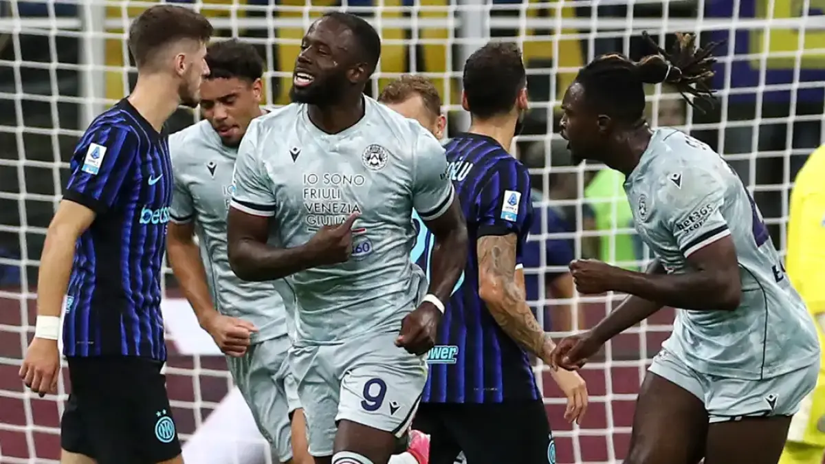 Keinan Davis meluapkan kegembiraannya bersama rekan setim usai mencetak gol ke gawang Nerazzurri. (Getty Image)