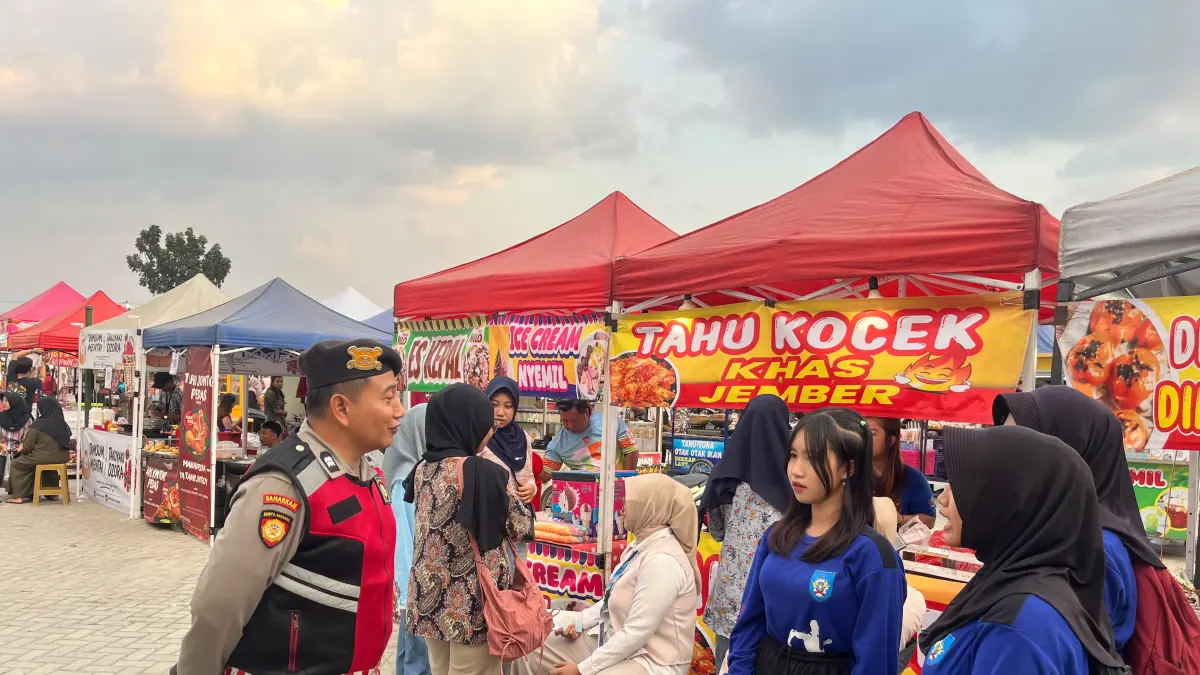 Polres Kediri sedang lakukan patroli di Kampung Inggris.