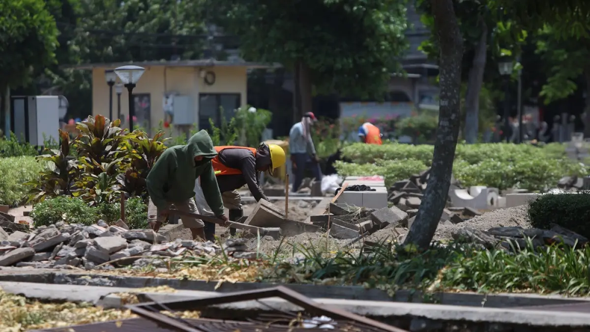 Taman Kilisuci sedang direhab. (Foto Wahyu Adji)