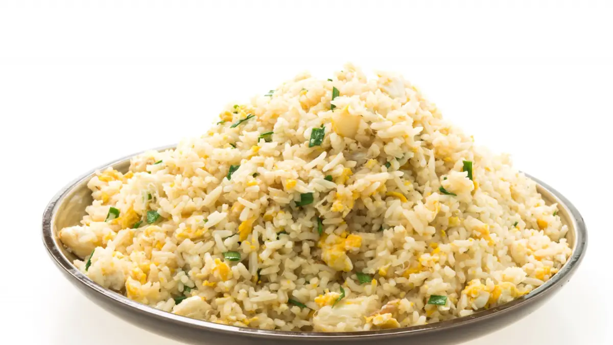 Ilustrasi nasi goreng dengan beragam karakter rasa. (Magnific)