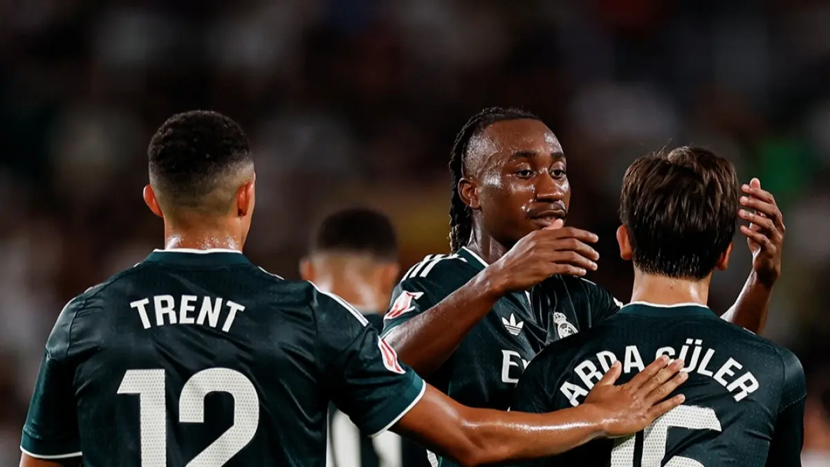 Real Madrid sukses membawa pulang tiga poin dari markas Elche. (sumber: @realmadrid)