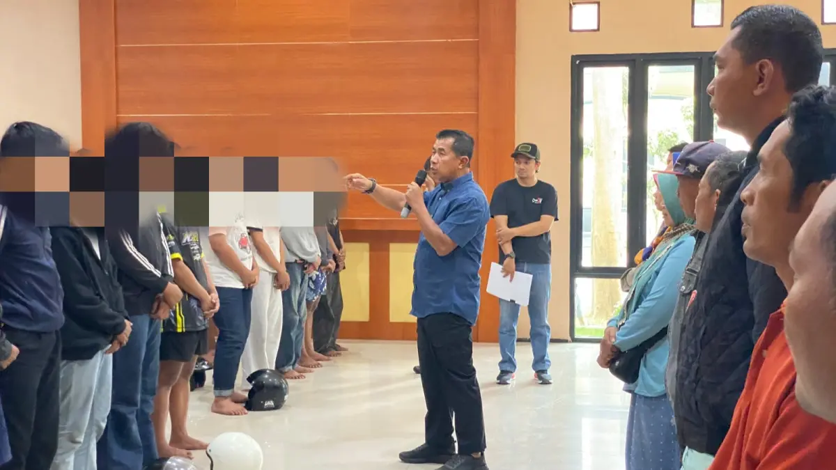 Polres Kediri memberi pembinaan terhadap para pemuda yang diduga suporter Persik Kediri.