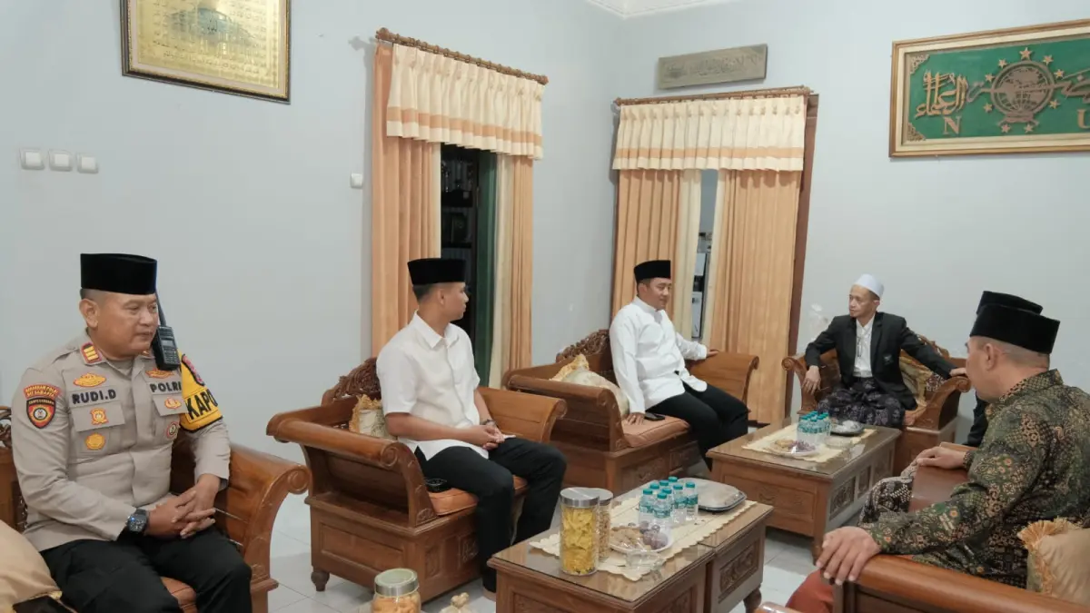 Kapolres Kediri bersama jajaran pererat silaturahmi. (foto Polres Kediri)