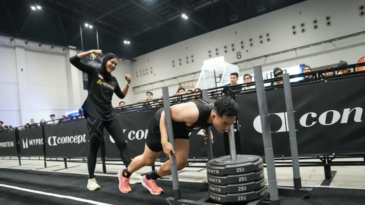 Eka Cahaya Ningrum saat mengikuti Hyrox bersama rekannya. (Foto: Dok. pribadi)