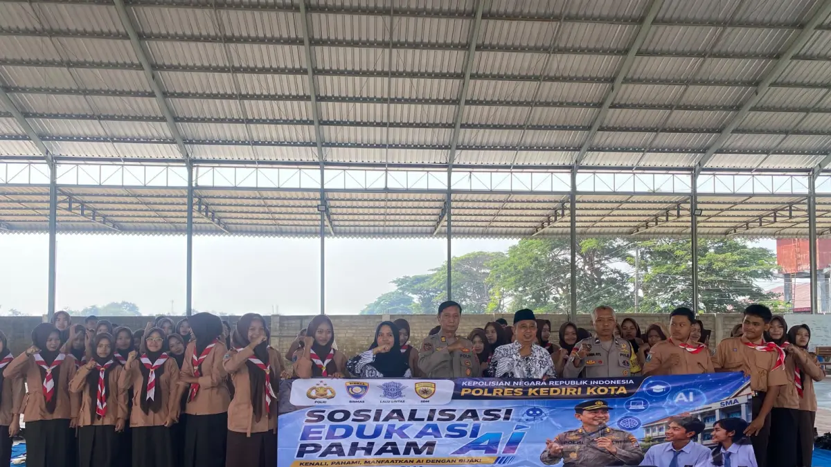 Polres Kediri Kota memberikan edukasi AI di SMAN 1 Mojo. (Polres Kediri Kota for JPRK)