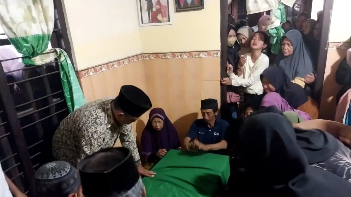 Suasana duka selimuti kediaman Aditya. (Foto Asad MS)