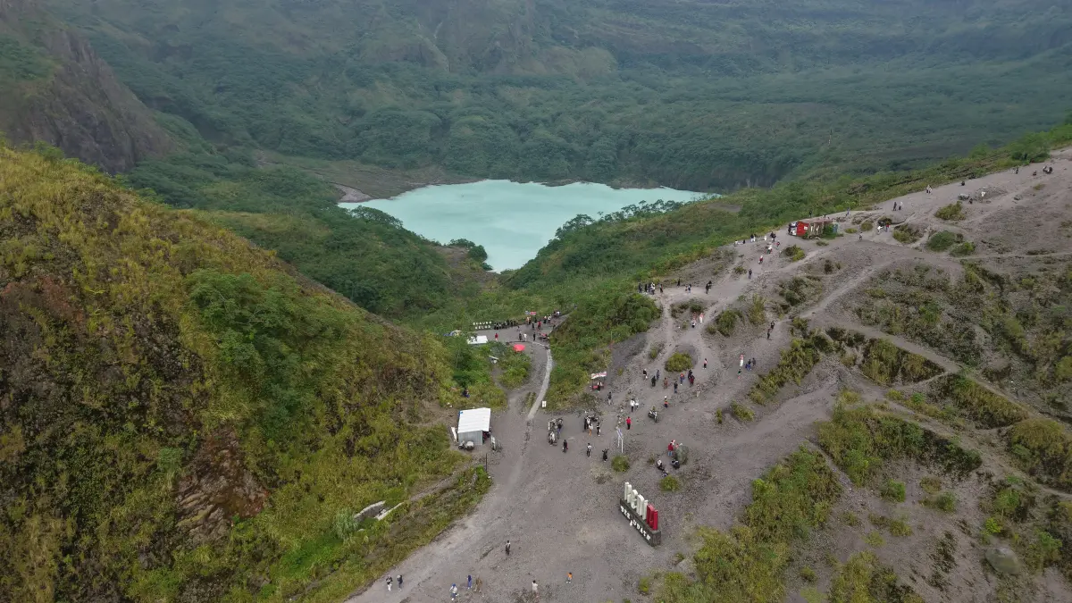 Suasana Kawah Kelud. Saat ini terpantau normal. (Foto Wahyu Adji)