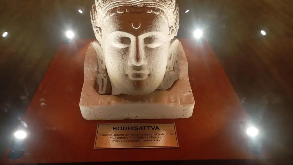 Ikonik utama kepala Budha Bodhisattva