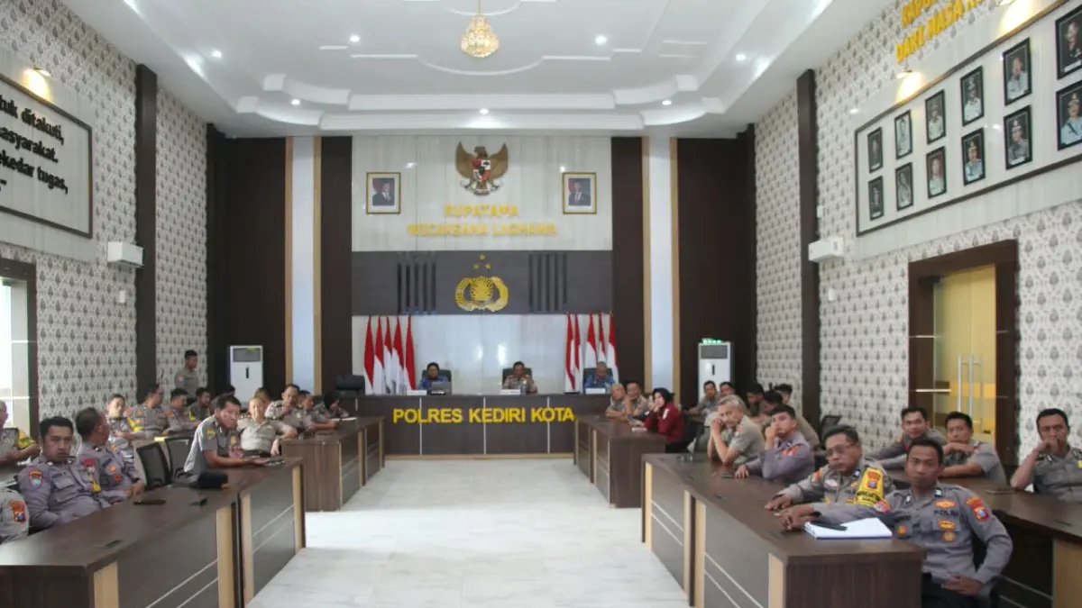 SOSIALISASI : Polisi Didorong Bantu Warga Akses Bansos. (Humas Polres Kediri Kota for JPRK)