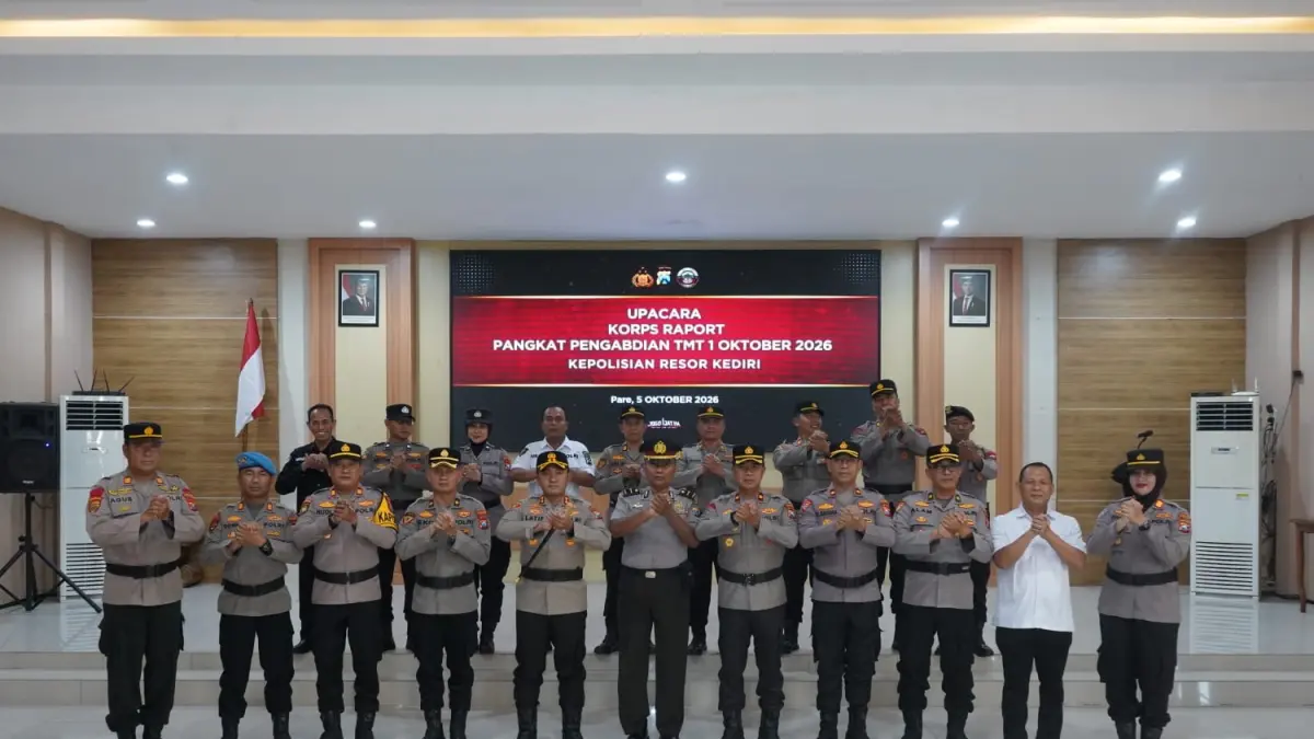 Upacara Korps Raport kenaikan pangkat pengabdian digelar di Aula Wicaksana Laghawa Polres Kediri