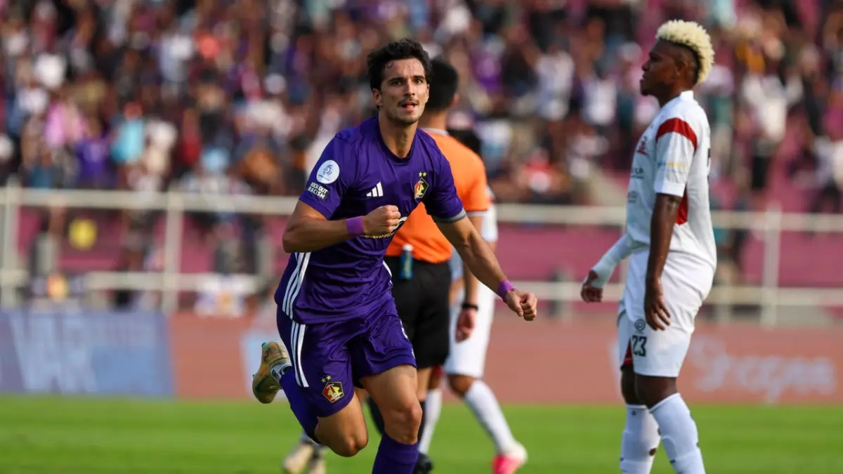 Eduardo Barbosa merayakan gol untuk Persik Kediri. (WAHYU ADJI/JPRK)