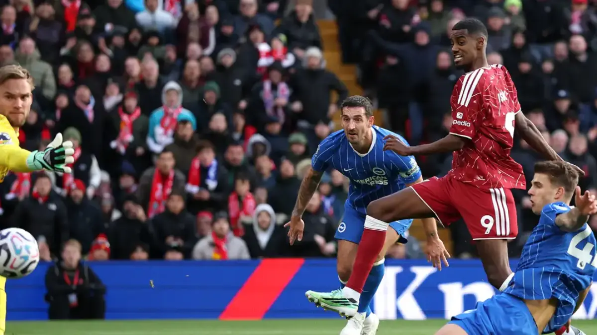 Gol Bunuh Diri Gross dan Gol Isak Antar Liverpool Kalahkan Brighton 2-0, The Reds Naik ke Peringkat