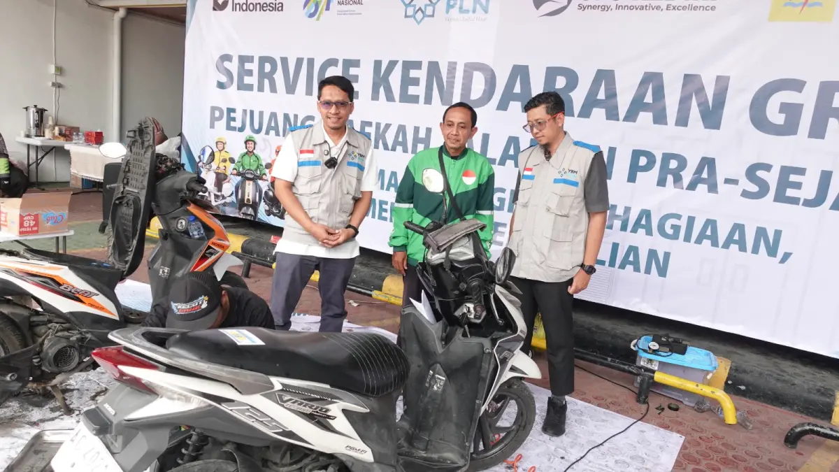 Sambut HLN ke-81, YBM PLN UP3 Kediri Manjakan Pejuang Nafkah Lewat Servis dan Cuci Motor Gratis