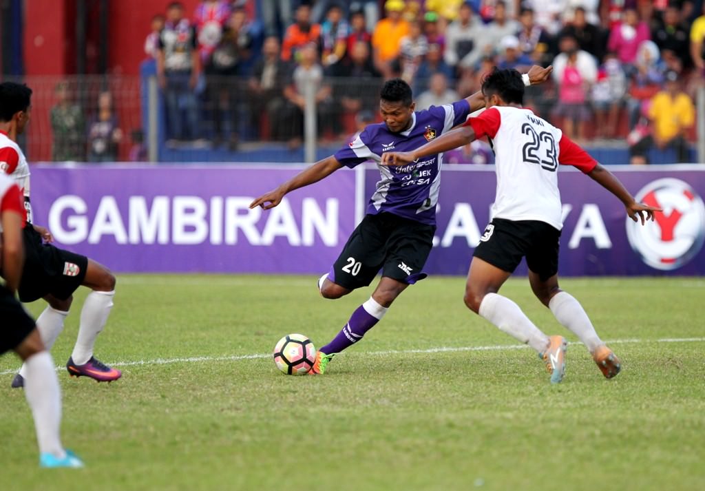 abdul-abanda-rahman-predator-kotak-penalti-persik-kediri