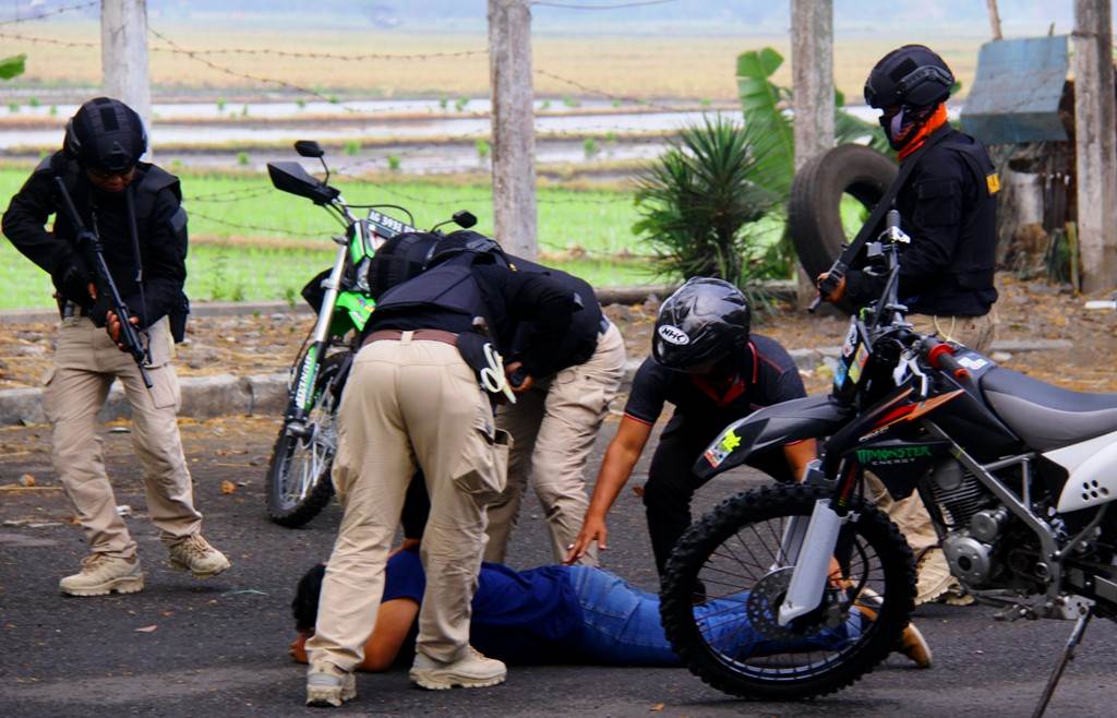 sergap-teroris-di-terminal-anjuk-ladang
