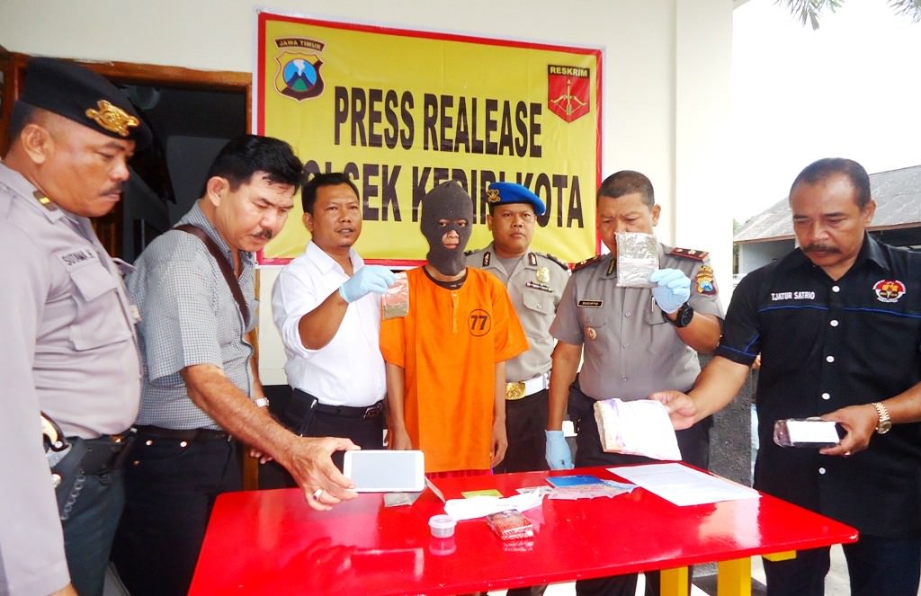 duh-mahasiwa-kediri-edarkan-ganja-lewat-instagram