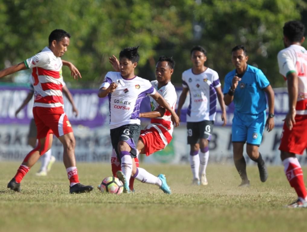 tergelincir-di-stadion-ahmad-yani