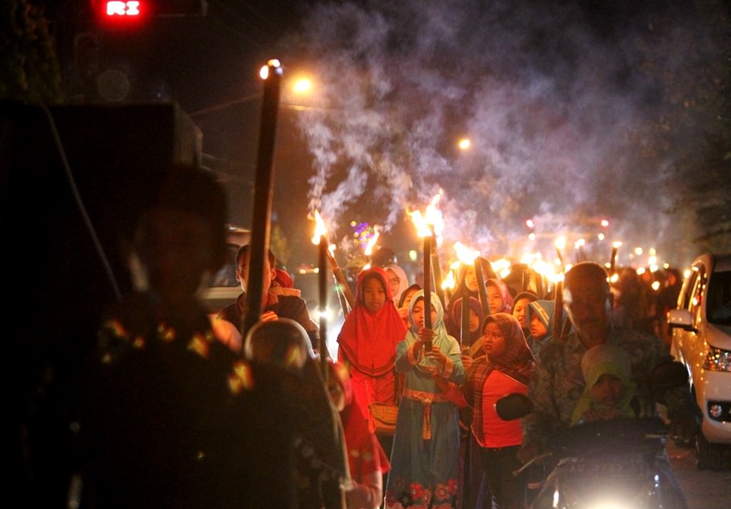 malam-takbir-dengan-pawai-obor