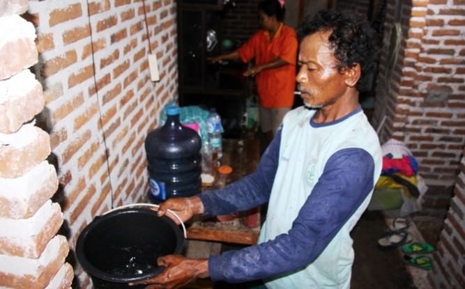 berbagi-kamar-rela-tidur-di-kursi-tiap-malam