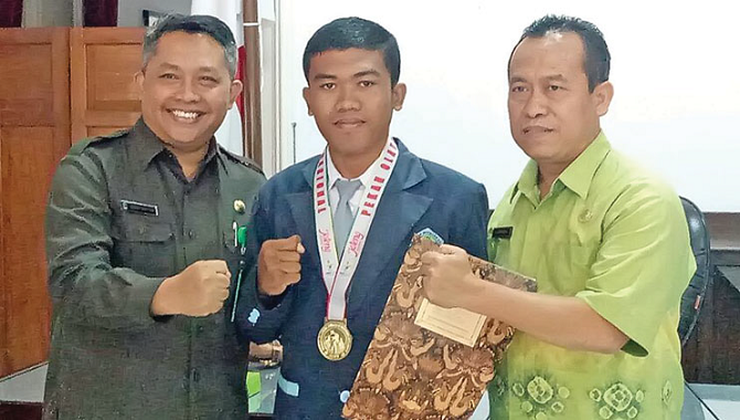 nekat-ikut-pencak-dor-gigi-rompal-saat-berlaga