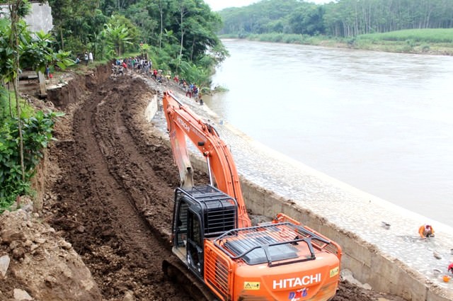 kebut-dinding-penahan-longsor