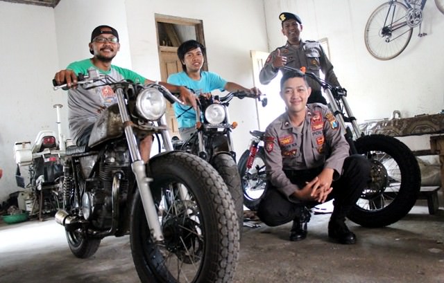 lembu-suro-komunitas-para-polisi-penggila-motor-custom