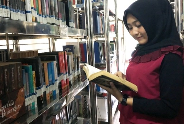 mengunjungi-perpustakaan-umum-milik-bank-indonesia
