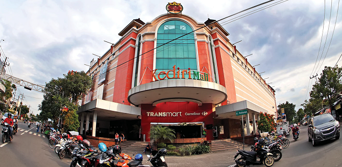 pasar-lesu-department-store-pun-angkat-kaki