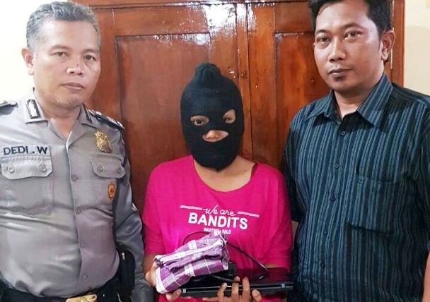 suka-mencuri-sama-pacar-hety-tertangkap