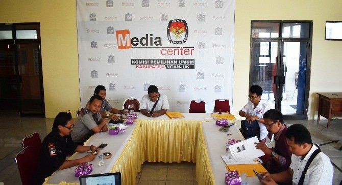 kpu-serahkan-apk-ke-paslon