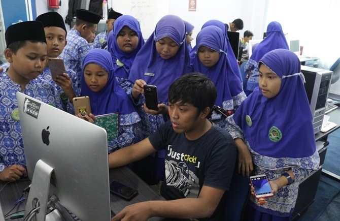 mi-al-barokah-kunjungi-radar-kediri