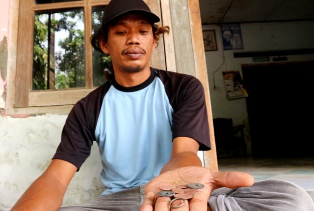 penambang-emas-sungai-brantas-slulup-demi-sesuap-nasi