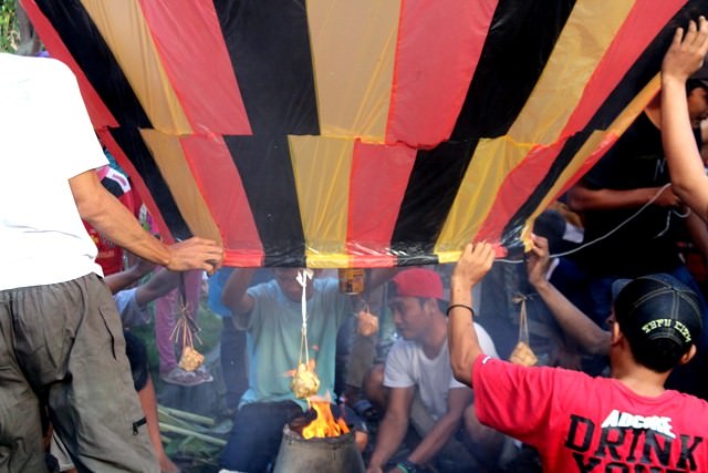 syukuran-kupatan-terbangkan-balon-udara