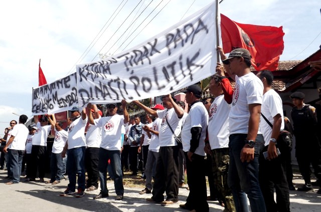 kantor-dpc-pdi-perjuangan-kediri-diluruk-kader-sendiri