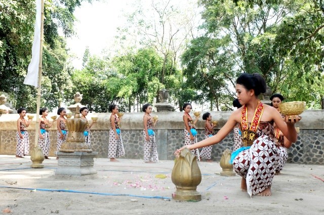 gelar-upacara-ziarah-satu-sura-di-petilasan-dan-tirta-kamandanu