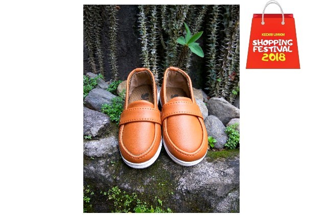 sepatu-lucu-asli-buatan-tangan