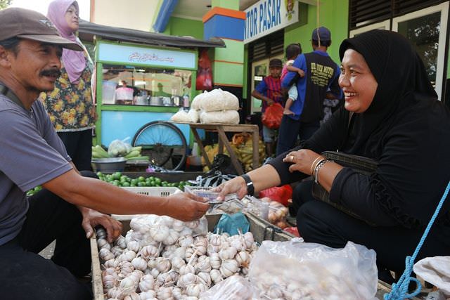 bawang-putih-tembus-rp-20-ribu-per-kg