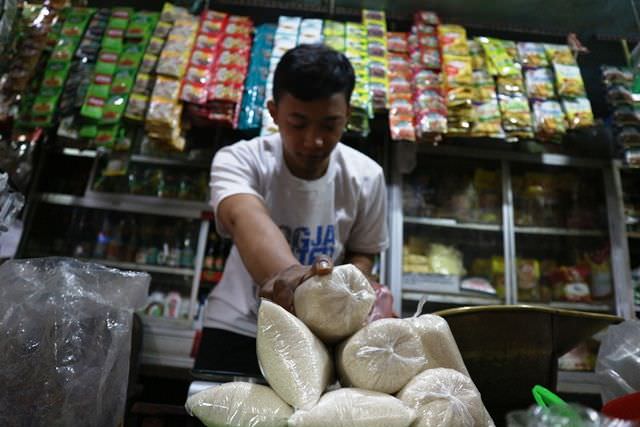 gula-pasir-curah-hampir-rp-11-ribu