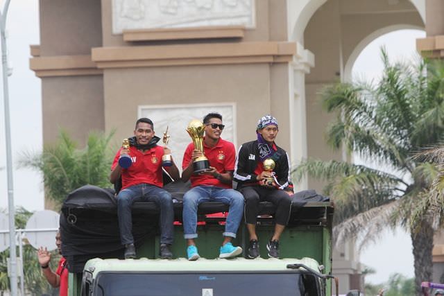 konvoi-juara-persik-pamerkan-empat-piala