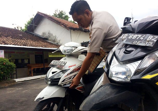 menyeberang-nenek-ditabrak-dua-remaja